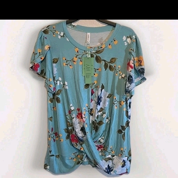 Floral Twist-Front Short Sleeve Top in Mint - Picture 5 of 6
